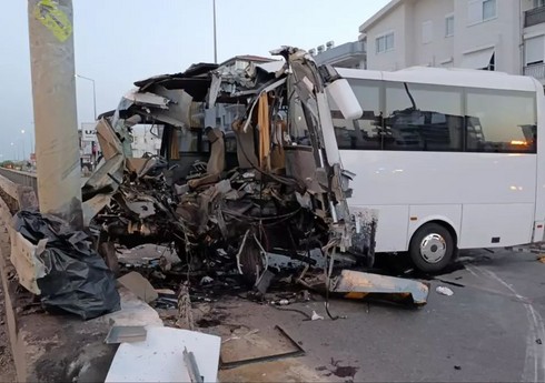 Более 20 человек пострадали, один погиб при ДТП с туристическим автобусом в Анталье