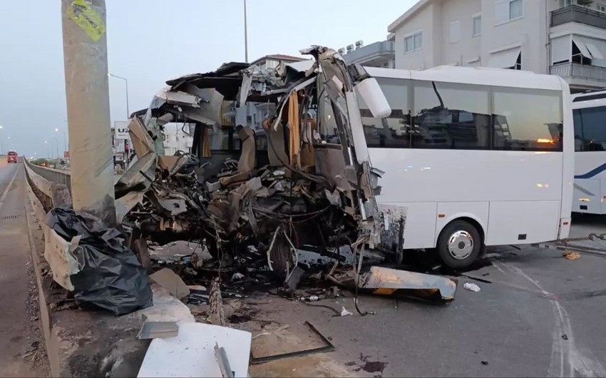 Tourist bus crash in Türkiye results in fatality and injuries