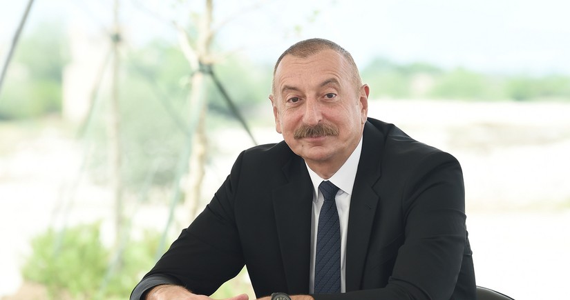 Prezident İlham Əliyev Praqada Azərbaycan televiziya kanallarına müsahibə verib