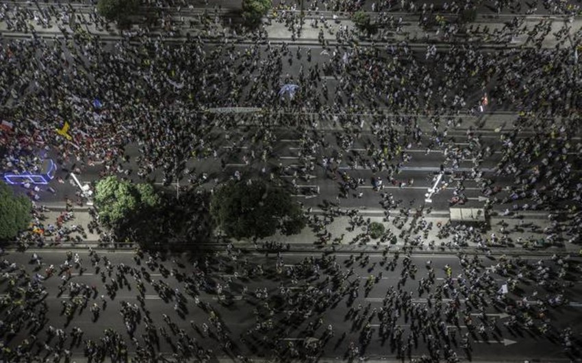 ​В Бразилии акция протеста переросла в жестокие столкновения с полицией