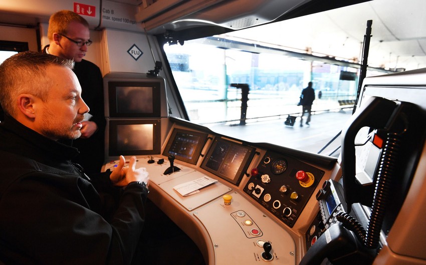 В Великобритании запустили первый беспилотный пассажирский поезд - ВИДЕО