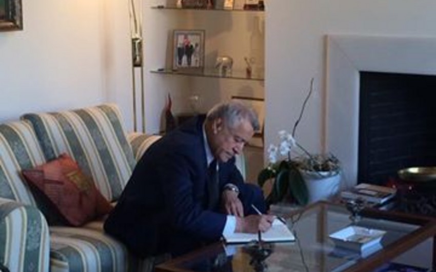 Натиг Алиев оставил запись в книге соболезнований в посольстве Италии