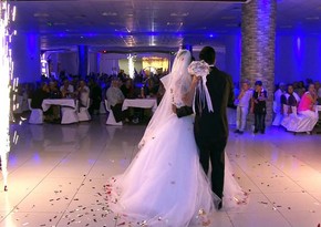 В Билясуваре в доме торжеств на 79 человек на свадьбу пригласили больше 300 гостей 