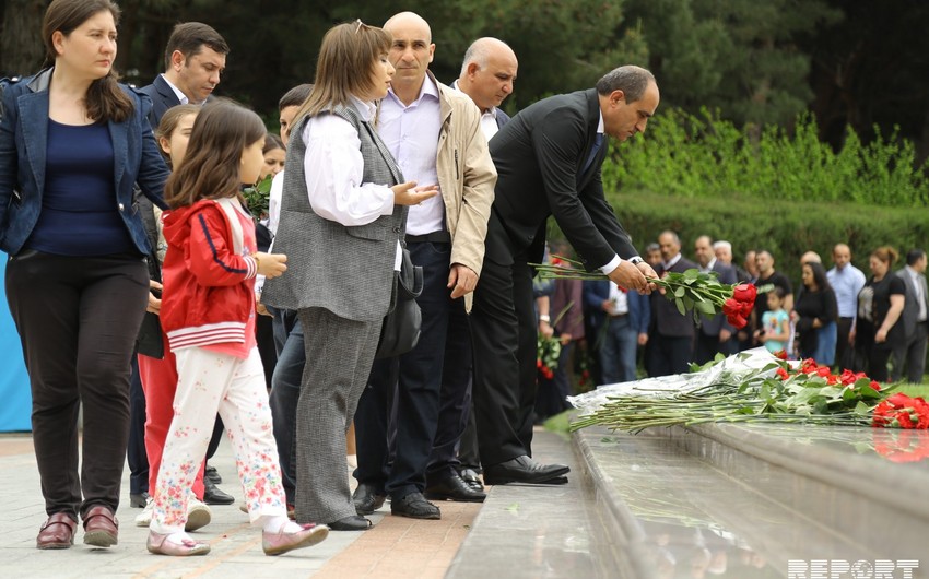 People of Azerbaijan commemorate National Leader -  PHOTOREPORT