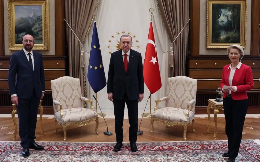 Главе Еврокомиссии не досталось места во время встречи с Эрдоганом