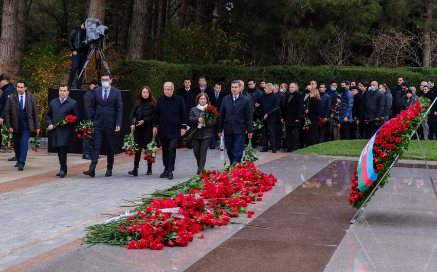 Gənclər və İdman Nazirliyi, Gənclər Fondunun nümayəndələri ümummili liderin xatirəsini yad ediblər