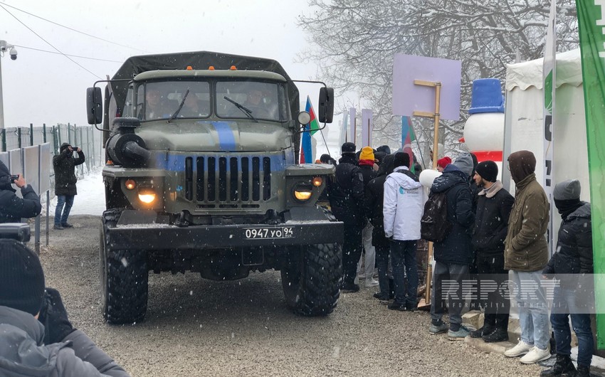 Another supply vehicle of Russian peacekeepers freely move on Khankandi-Lachin road 