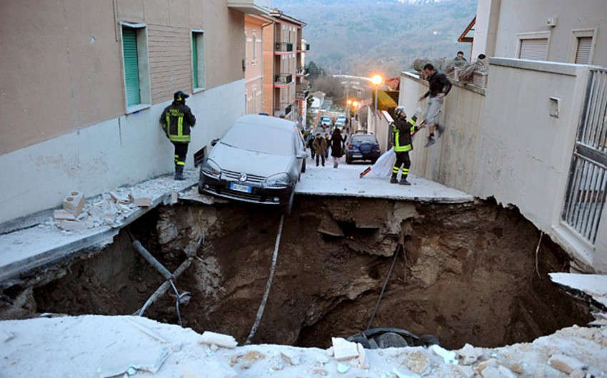 Число жертв землетрясения в Италии достигло 84 человек