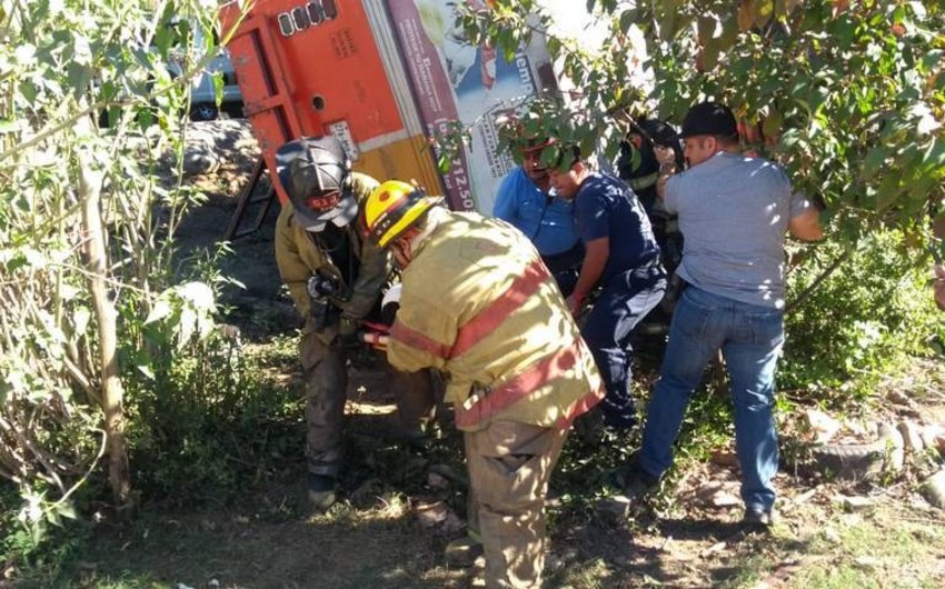 Meksikada sərnişin avtobusu qəzaya uğrayıb, onlarla yaralı var - FOTO