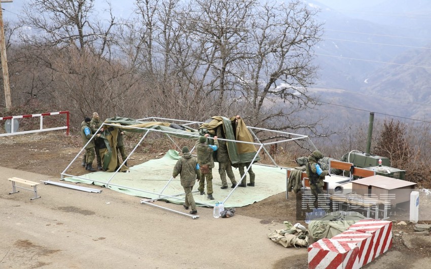 Russian peacekeepers dismantle their tents set up in protest area, take away containers - VIDEO