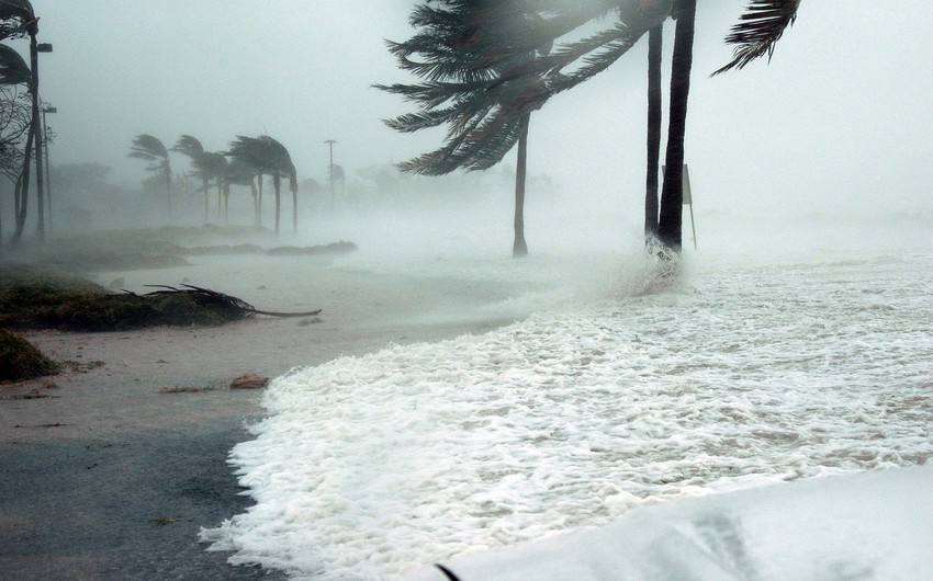 Ураган Сэм в Атлантике усилился до четвертой категории