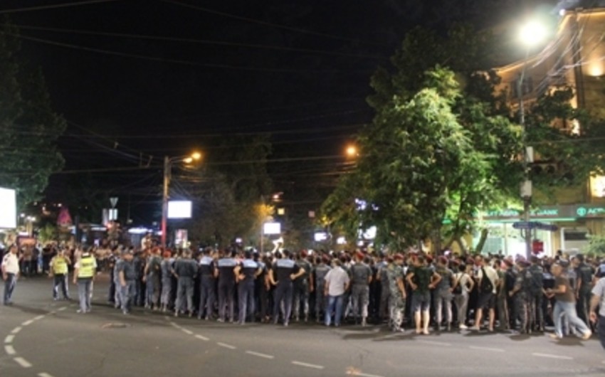 Police station​ in Yerevan being captured for the third day