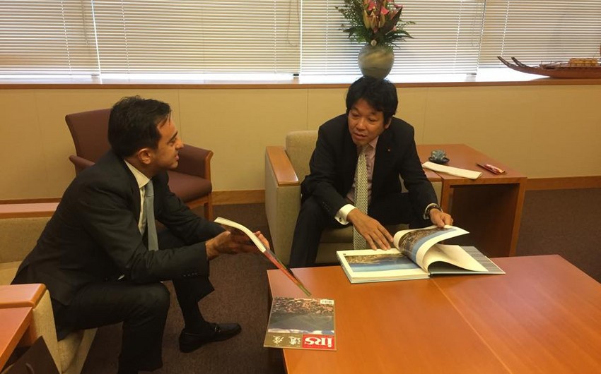 Посол Азербайджана в Японии провел встречу с парламентским заместителем министра иностранных дел страны