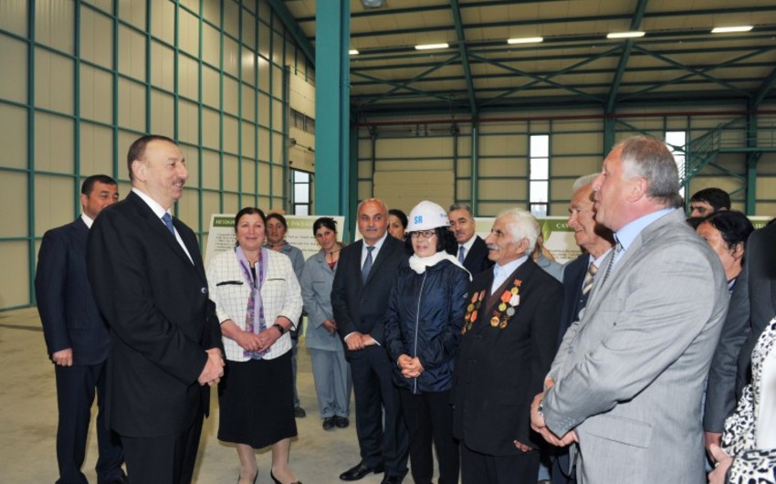 ​Президент Азербайджана ознакомился с условиями, созданными на чаеперерабатывающей фабрике ООО Астарачай