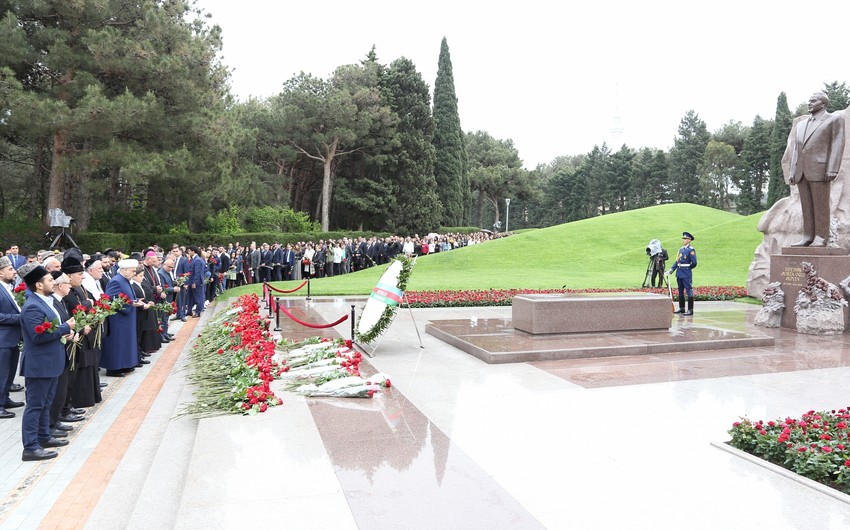 Leaders of Azerbaijan's religious confessions visit Heydar Aliyev's grave