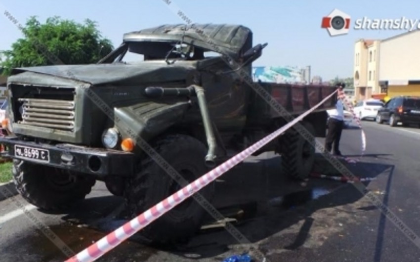 ​В Армении перевозивший солдат грузовик попал в ДТП, 8 человек пострадали