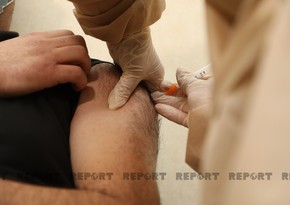 В Азербайджане сотрудники полиции прививаются бустерной дозой вакцины