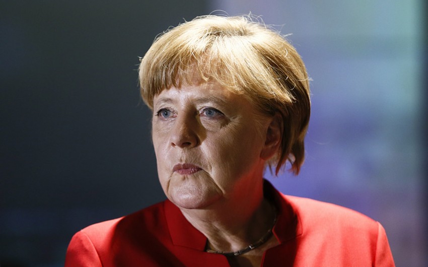 Angela Merkel Nadejda Savçenkoya tezliklə sağalmasını arzulayıb
