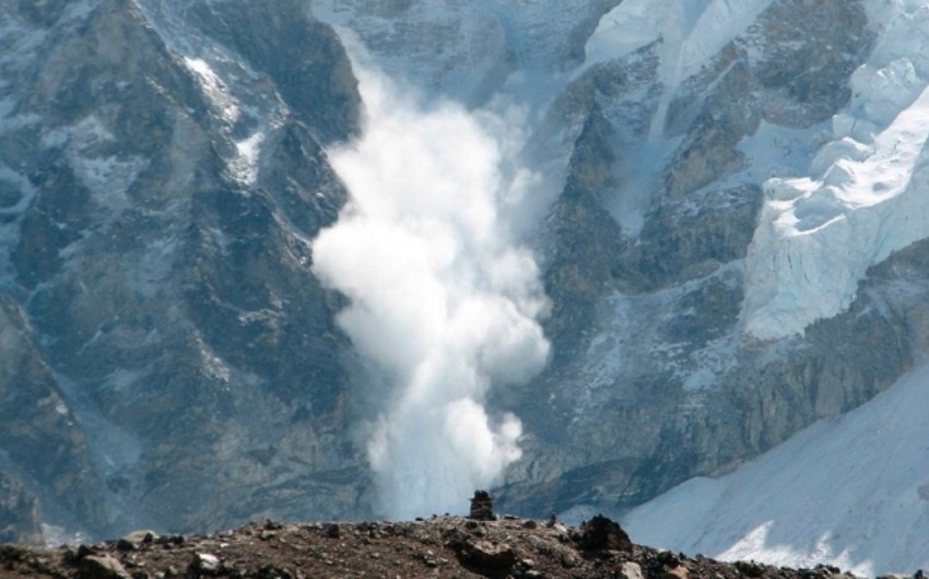 При сходе лавины на севере Индии погибли 11 человек