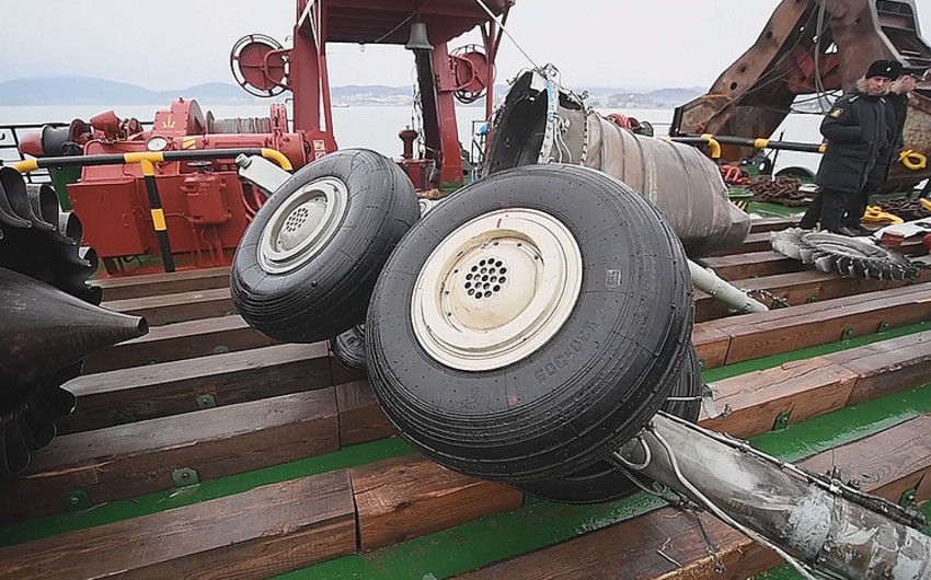 Комиссия рассматривает около семи версий катастрофы самолета минобороны России