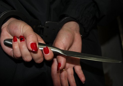 В Лянкяране женщина зарезала родную сестру
