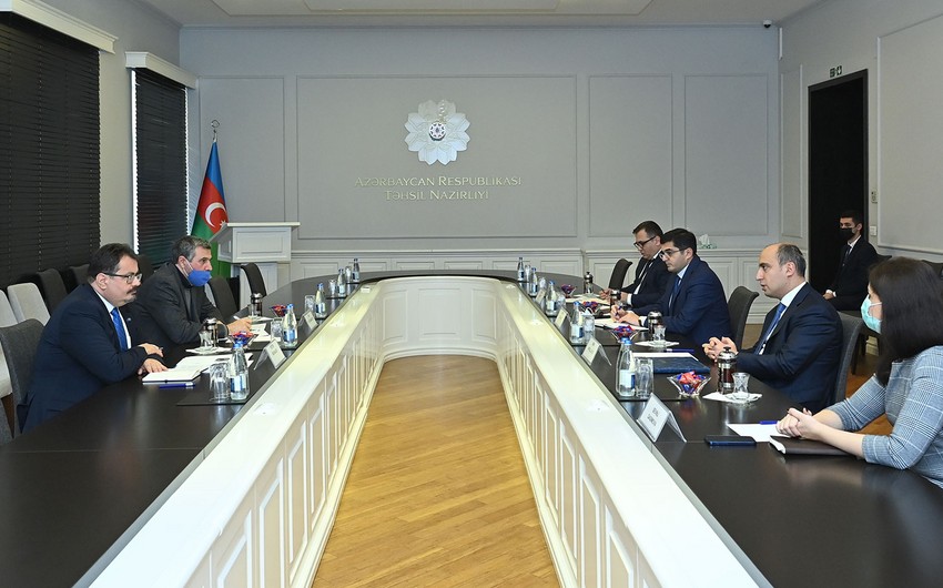 Официальный представитель ЕС провел переговоры с министром образования Азербайджана-