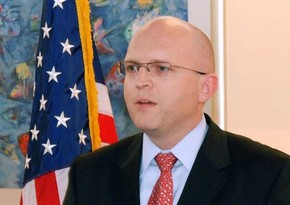 Старший советник госсекретаря США прибыл в Азербайджан