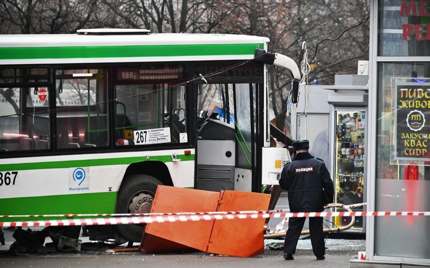 Moskvada avtobus dayanacağa girib: 1 ölü, 3 yaralı