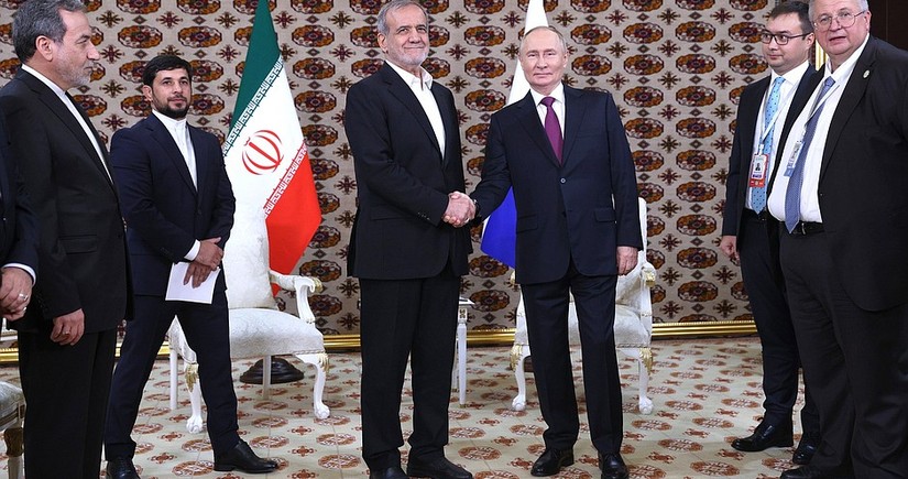 Pezeshkian, Putin agree to speed up implementation of oil and gas projects