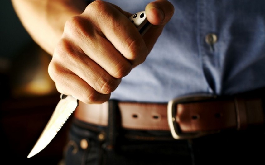 В Сумгайыте сотрудник фирмы ранил ножом директора по продажам