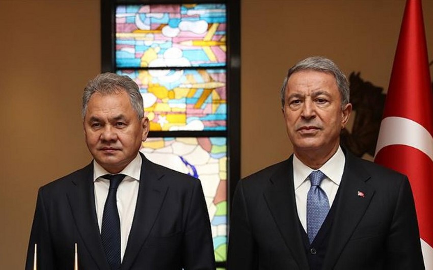 Министры обороны Турции и России обсудили ситуацию в Украине