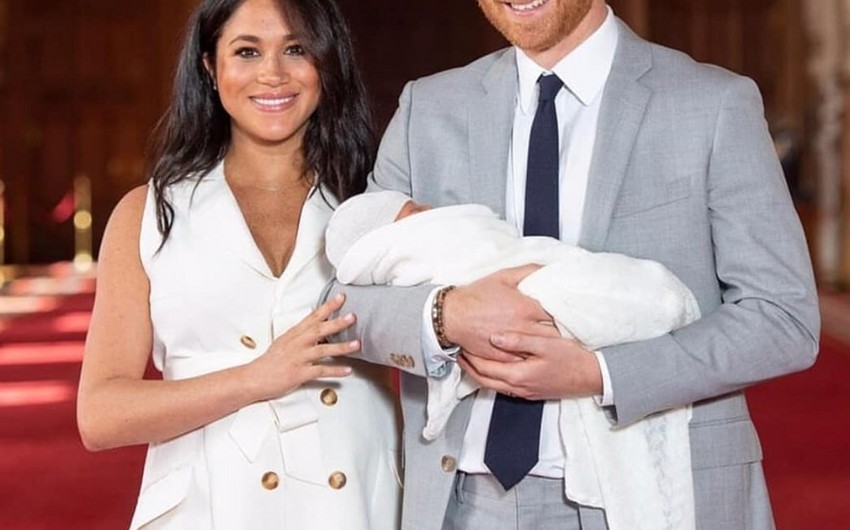 Prince Harry and Meghan Markle reveal son to the world - PHOTO