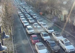 В Баку на ряде улиц и проспектов наблюдаются пробки