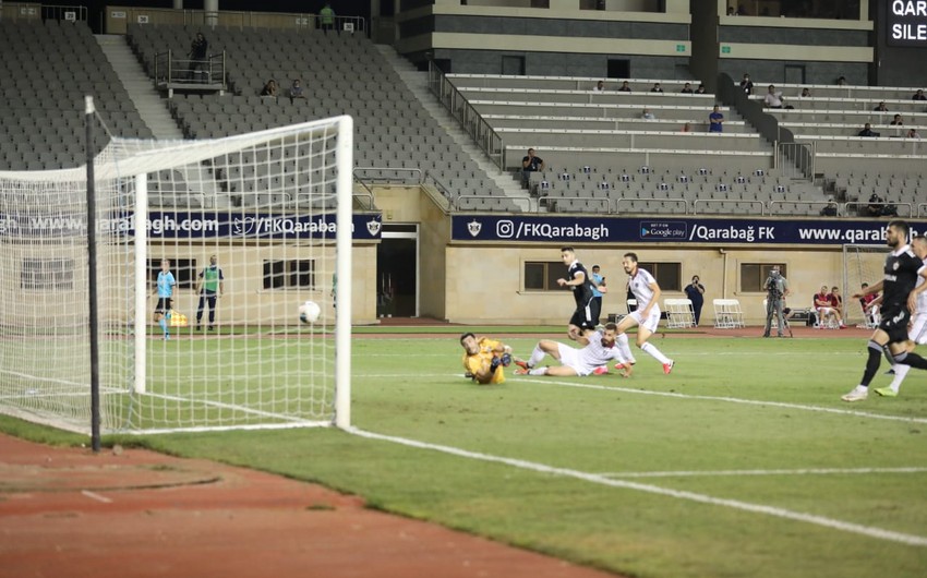 Qarabağ - Sileks matçının fasiləsində stadionda dezinfeksiya aparıldı
