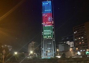 Символ столицы Колумбии освещен цветами азербайджанского флага