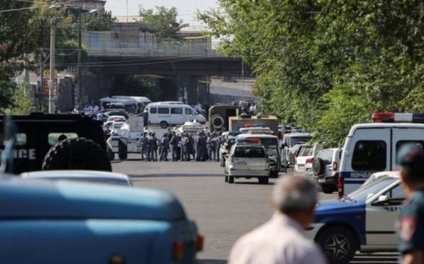 Ermənistanda hərbçilər yol polisinə hücum edib, iki nəfər yaralanıb