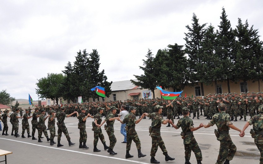 ​Президент Ильхам Алиев подписал распоряжение о призыве на военную службу и увольнении в запас военнослужащих