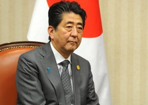 Abe announces his resignation 