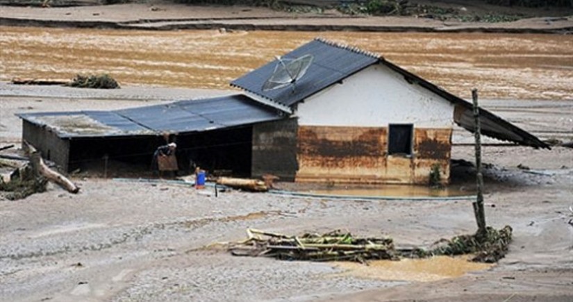 Число жертв наводнений в Индонезии достигло 41