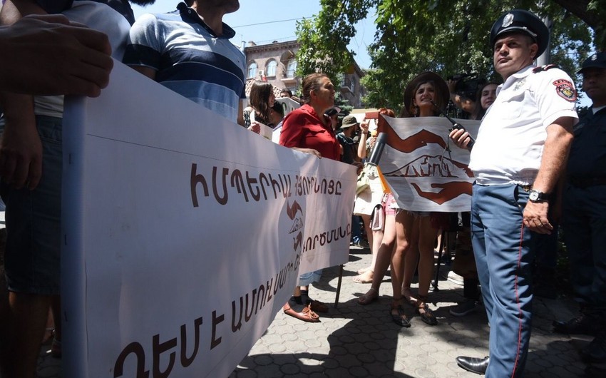 На золотоносном месторождении в Армении начались акции протеста