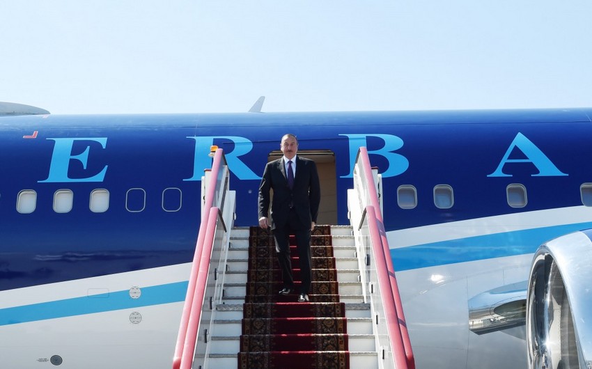 President Ilham Aliyev begins working visit to Russia