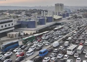 Bakıda 15 istiqamətdə nəqliyyatın sıxlığı müşahidə olunur