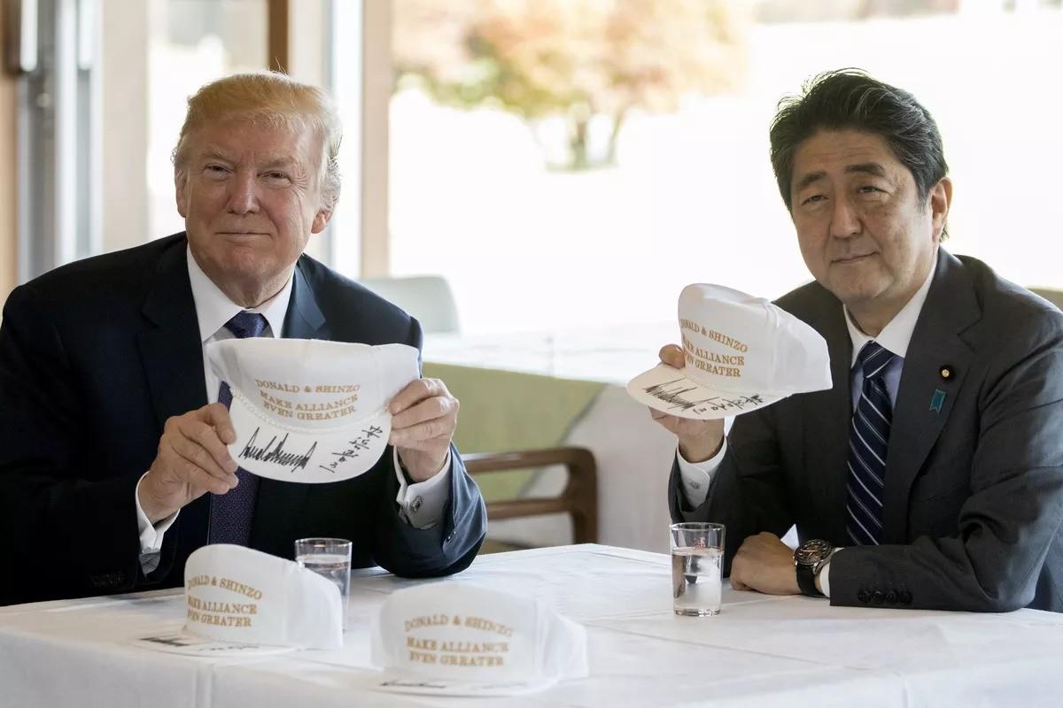 Президент США Дональд Трамп и премьер-министр Японии Синдзо Абэ