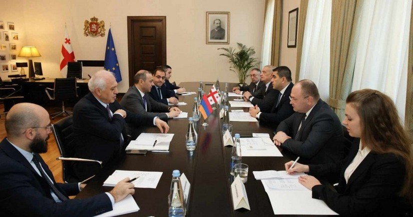 Глава парламента Грузии и секретарь Совбеза Армении обсудили в Тбилиси мирный договор с Азербайджаном