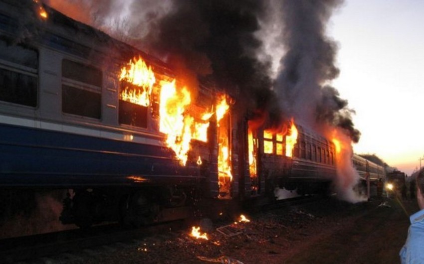 ​В Хызы горит пассажирский поезд
