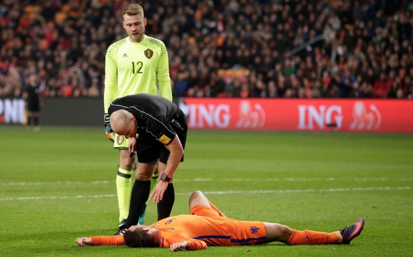 Hollandiya yığmasının futbolçusu yaddaşını itirib
