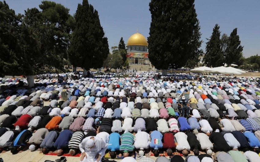 Israel freezes permits to tens of thousands Palestinians to visit country on Ramadan