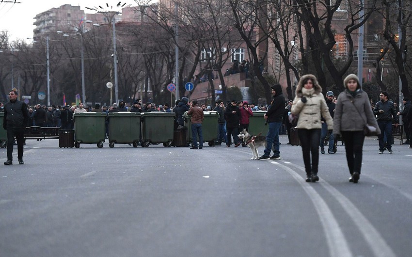 Протестующие перекрыли проспект в Ереване