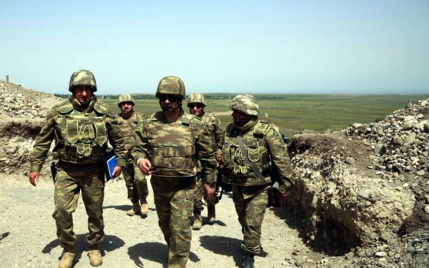 ​Министр обороны Азербайджана побывал на линии фронта