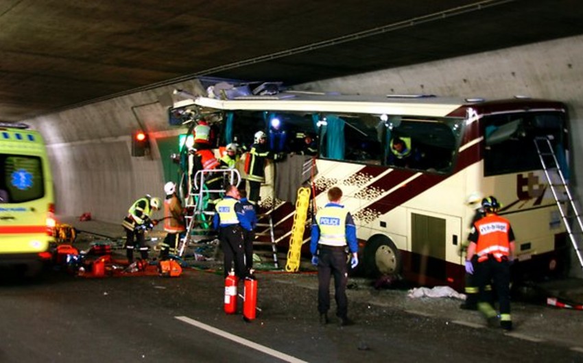 В Швейцарии произошло крупное ДТП, погиб человек, 11 пострадали